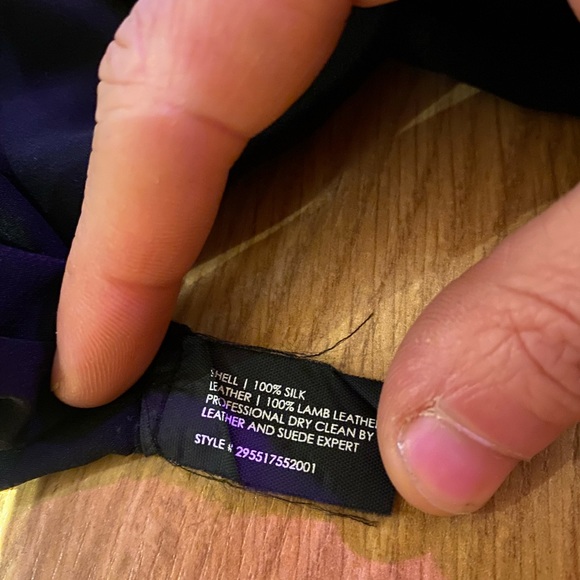 Club Monaco silk and lamb skin leather top with hidden front snaps. Size small - Picture 5 of 5